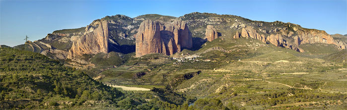 http://www.fotolibre.org/albums/userpics/10006/normal_Riglos07.jpg